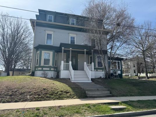 Exterior, Facade, American Foursquare