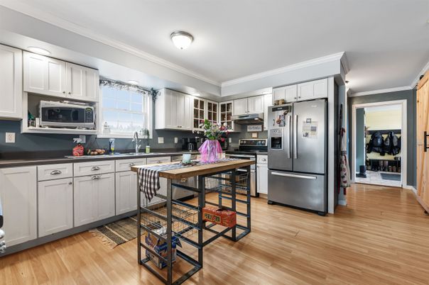 Dining room, Interior, Kitchen, Stainless Steel Appliances, Wood Texture Flooring