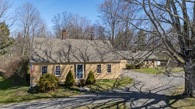 Exterior, Facade, Cape Cod