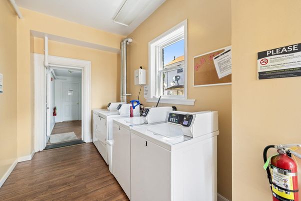 Interior, Washer, Wood Texture Flooring