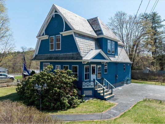 Backyard, Exterior, Facade, Queen Anne Victorian