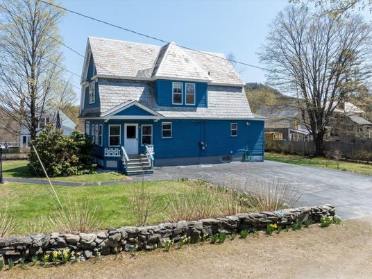 Backyard, Exterior, Facade, Queen Anne Victorian