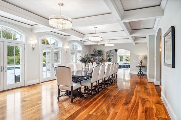 Chandelier, Dining room, Interior, Recessed Lighting, Wood Texture Flooring