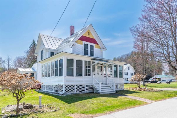 Exterior, Facade, Queen Anne Victorian