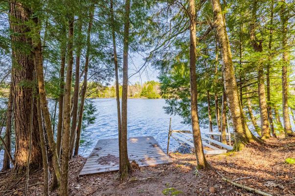 Exterior, Lake