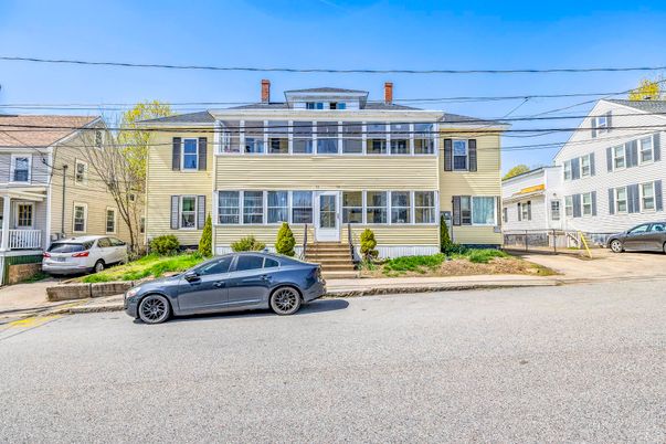 Exterior, Facade, American Foursquare