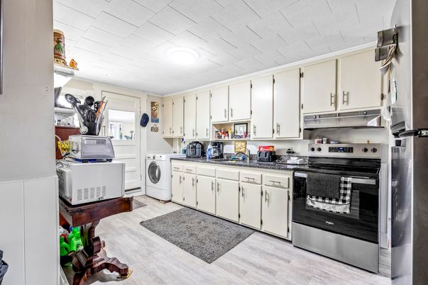 Interior, Kitchen, Washer, Wood Texture Flooring