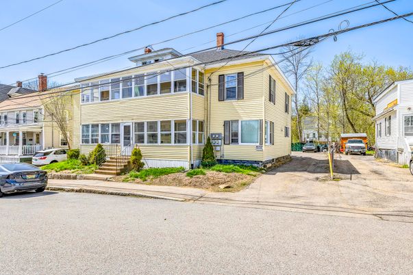 Exterior, Facade, American Foursquare