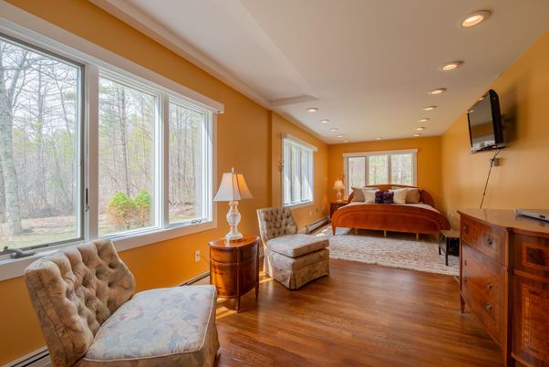 Bedroom, Interior, Living room, Recessed Lighting, Wood Texture Flooring