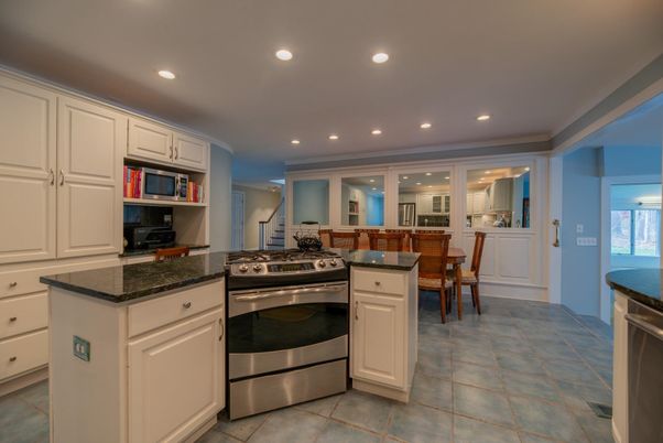Dining room, Interior, Kitchen, Recessed Lighting, Stainless Steel Appliances
