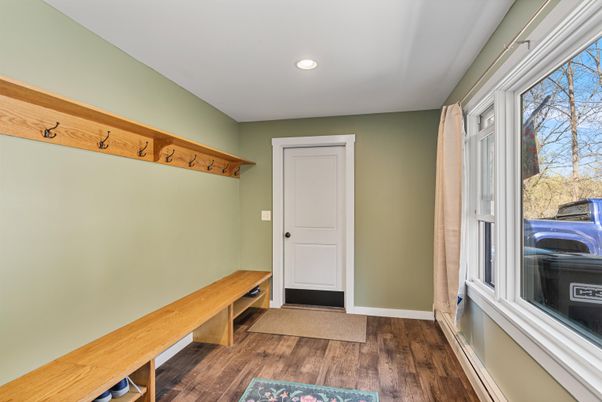 Interior, Recessed Lighting, Washer, Wood Texture Flooring
