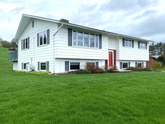 Backyard, Exterior, Facade, Raised Ranch