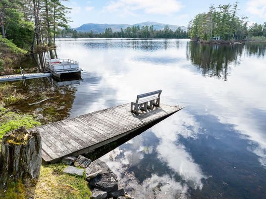 Exterior, Lake