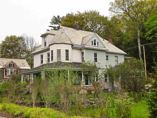 Exterior, Facade, Queen Anne Victorian