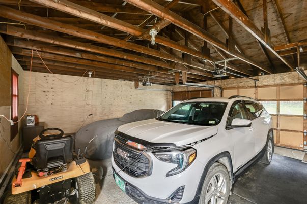 Garage, Interior, Wooden Beams