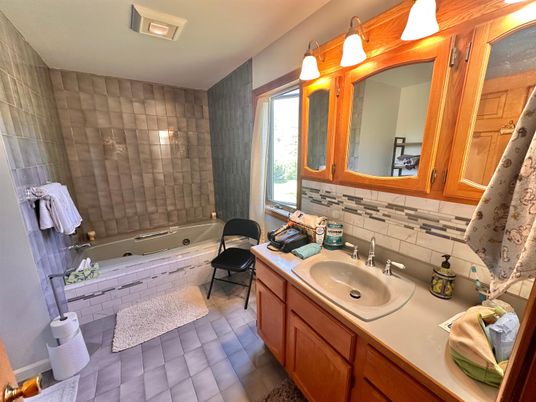 Bathroom, Dual Sink Vanities, Interior