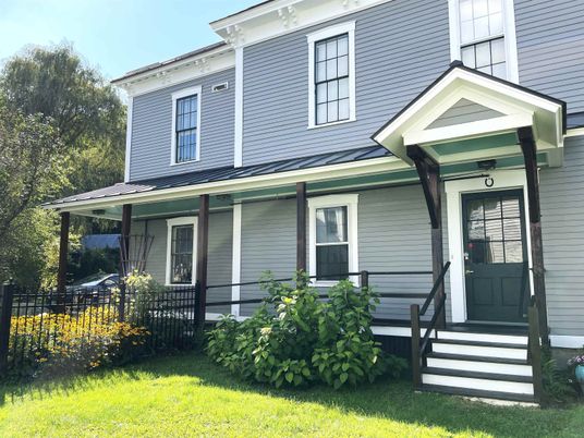 Exterior, Facade, American Foursquare