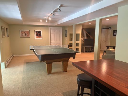 Game Room, Interior, Recessed Lighting