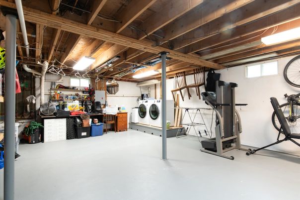 Fitness Equipment, Interior, Washer, Wooden Beams