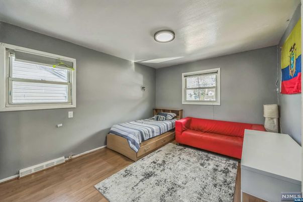 DE Listing image placeholder