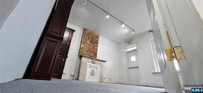 DE Listing image placeholder