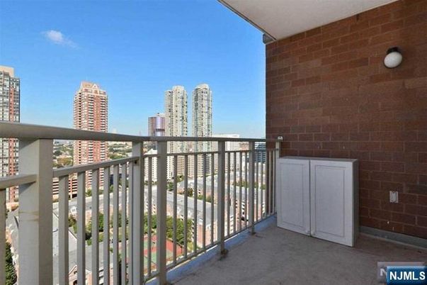 DE Listing image placeholder