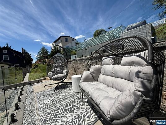 DE Listing image placeholder