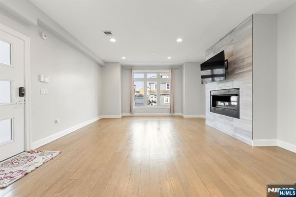 DE Listing image placeholder