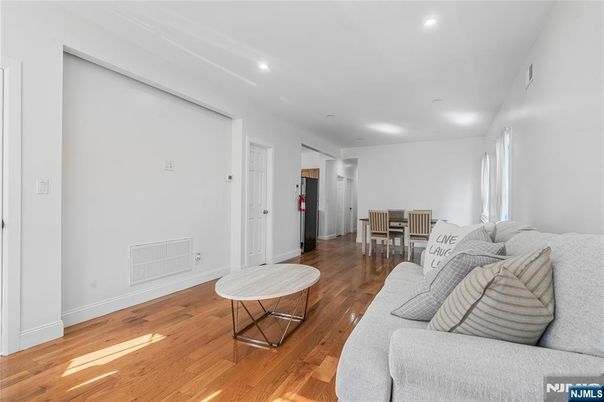 DE Listing image placeholder