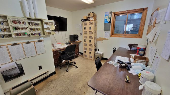 Home Office, Interior
