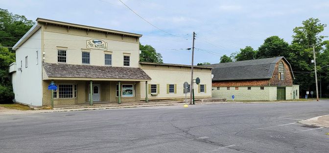 Exterior, Facade, Raised Ranch