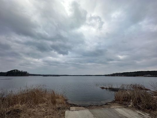 Exterior, Lake