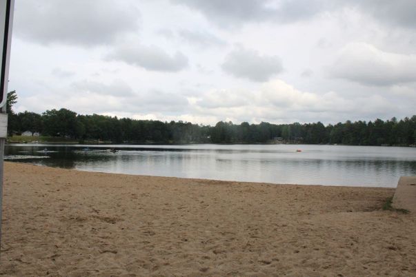 Exterior, Lake