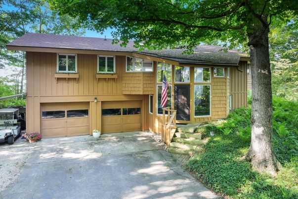 Attached, Exterior, Facade, Raised Ranch
