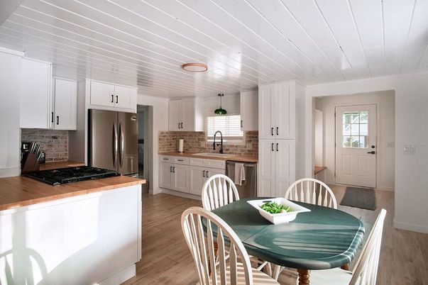 Dining room, Interior, Kitchen, Stainless Steel Appliances, Wood Texture Flooring