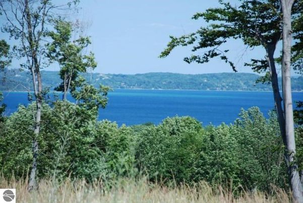 Exterior, Lake