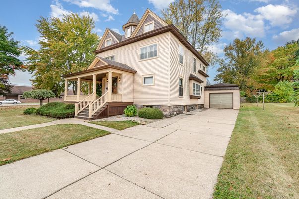 Detached Garage, Exterior, Facade, Queen Anne Victorian