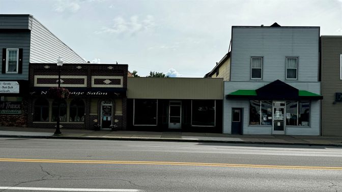 Exterior, Facade, Modern