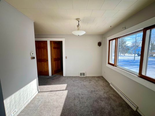Empty room, Interior, Pendant Lights
