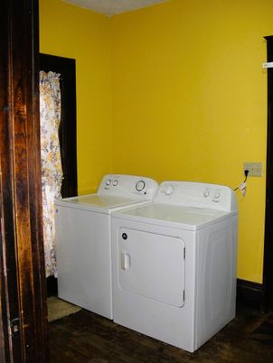 Interior, Washer, Wood Texture Flooring