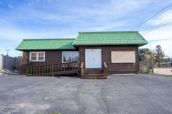 Exterior, Facade, Log Home