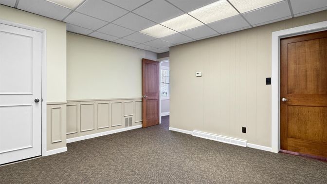 Empty room, Interior