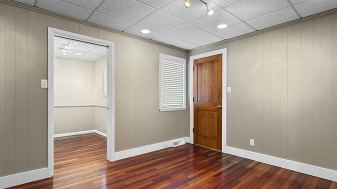 Empty room, Interior, Recessed Lighting, Wood Texture Flooring