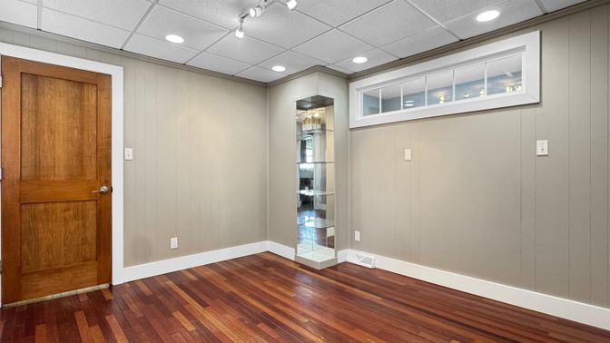 Empty room, Interior, Recessed Lighting, Wood Texture Flooring