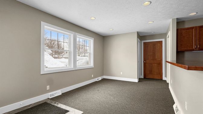 Empty room, Interior, Recessed Lighting