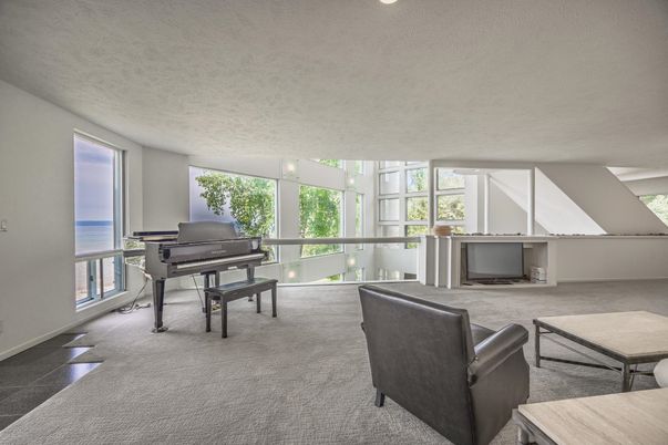 Interior, Piano, Water