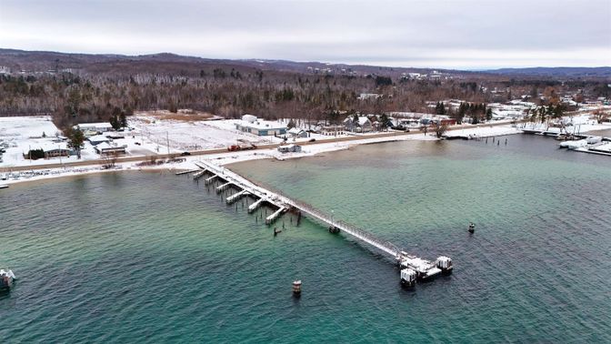 Exterior, Lake