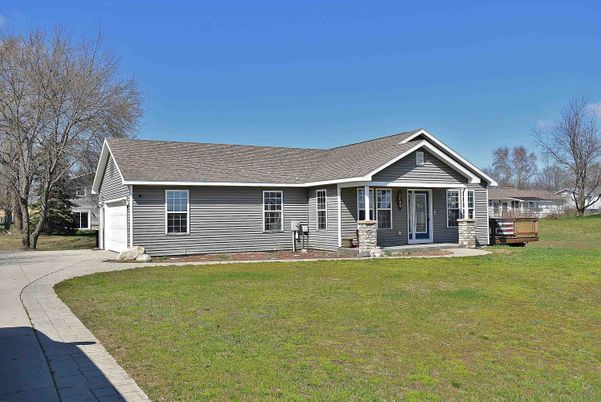 Backyard, Exterior, Facade, Cape Cod