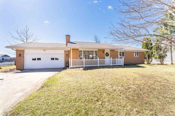 Attached, Exterior, Facade, Brick Facade, Ranch