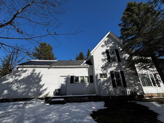 Exterior, Facade, Farmhouse